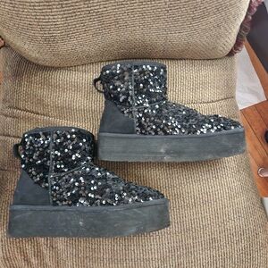 Shoe Dazzle Glittery Black Ankle Boots